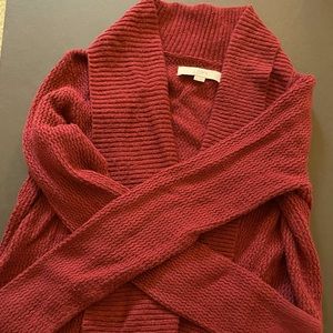 Perfect for the holidays! GUC with some minor pilling. Smoke/pet free home.